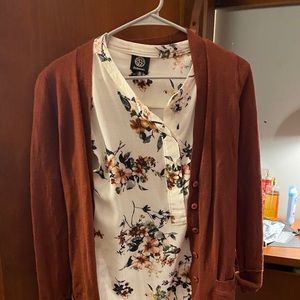I’m selling this shirt and cardigan